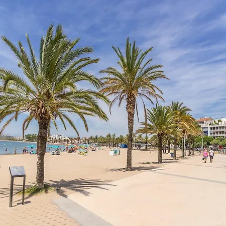 Apartment In Roses Near Sand Beach