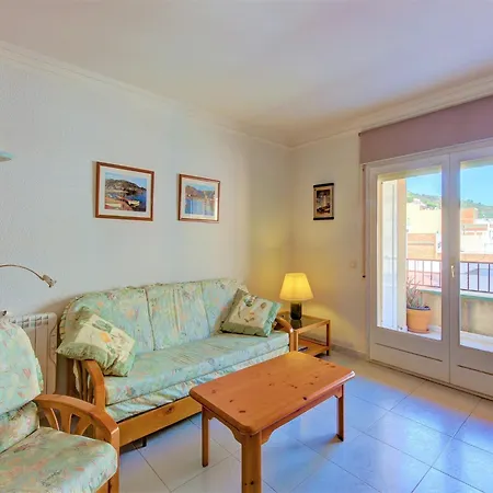 Apartment In Roses Near Sand Beach